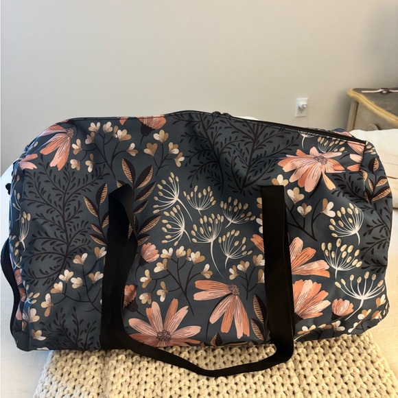 Jadyn Weekender - Picture 2 of 4